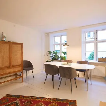 Boheme Chic & Kings Garden. Apartman